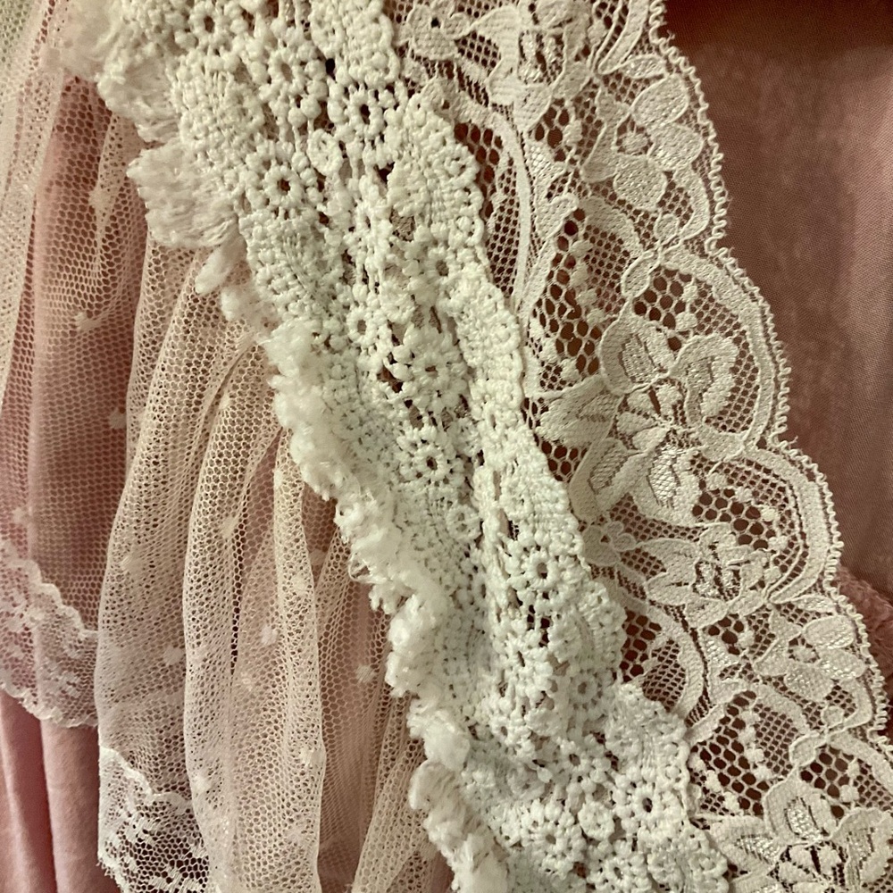 Beautiful Pink Lace Nightgown - Picture 10 of 13